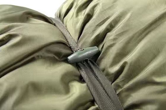 خصيص للتخييم في الهواء الطلق المشي لمسافات طويلة خفيفة الوزن مقاومة للماء الشتاء حقائب نوم يونيسيكس مغطاة